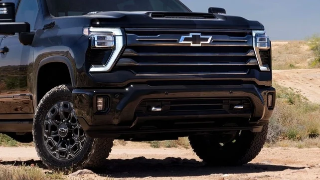 Chevrolet Silverado 2027 aposta em novos V8 e Toyota renova o Corolla Cross no Brasil