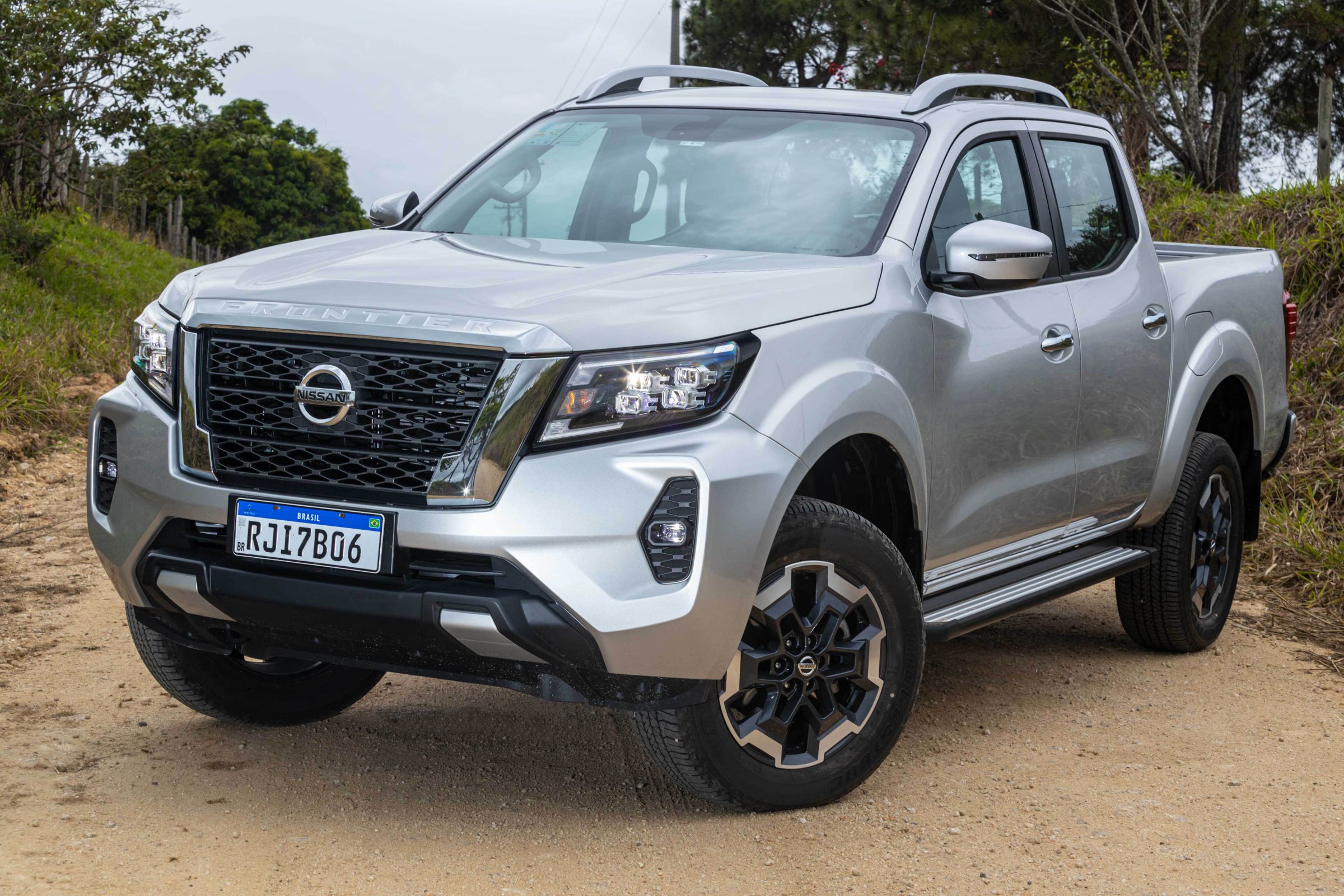 Frontier perde R$ 101 mil, custa menos que a Toro zero km e pressiona Hilux e S10 nas picapes